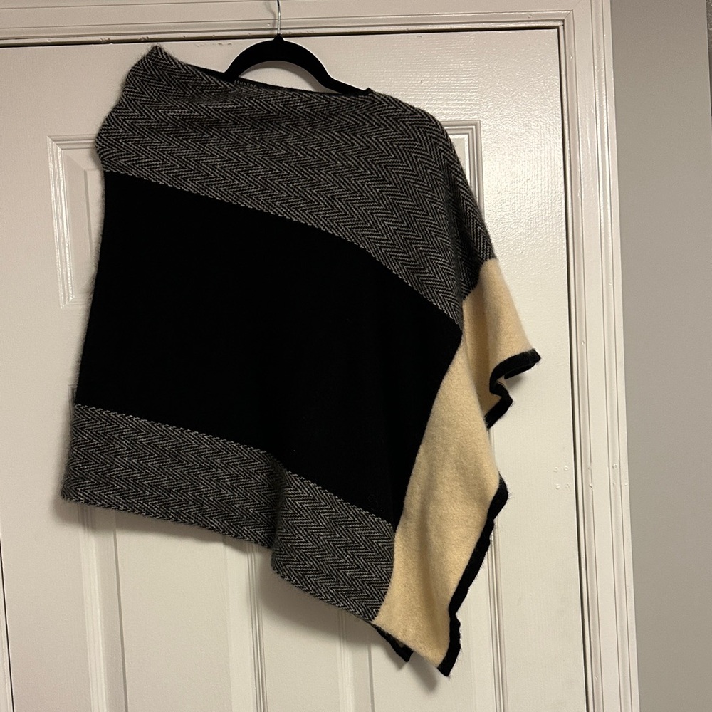 ✨ Charter Club Black & Cream Poncho – Cozy Chic Layer ✨